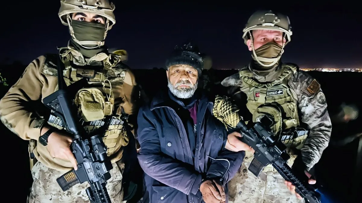 Mezarlıkta anne ile 2 kızını katletmişti! Sarp arazideki oyukta yakalandı