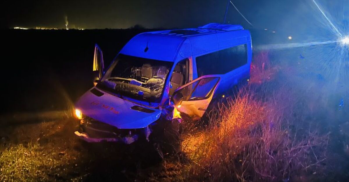 Çanakkale’de işçi servisi ile otomobil çarpıştı: 4 yaralı