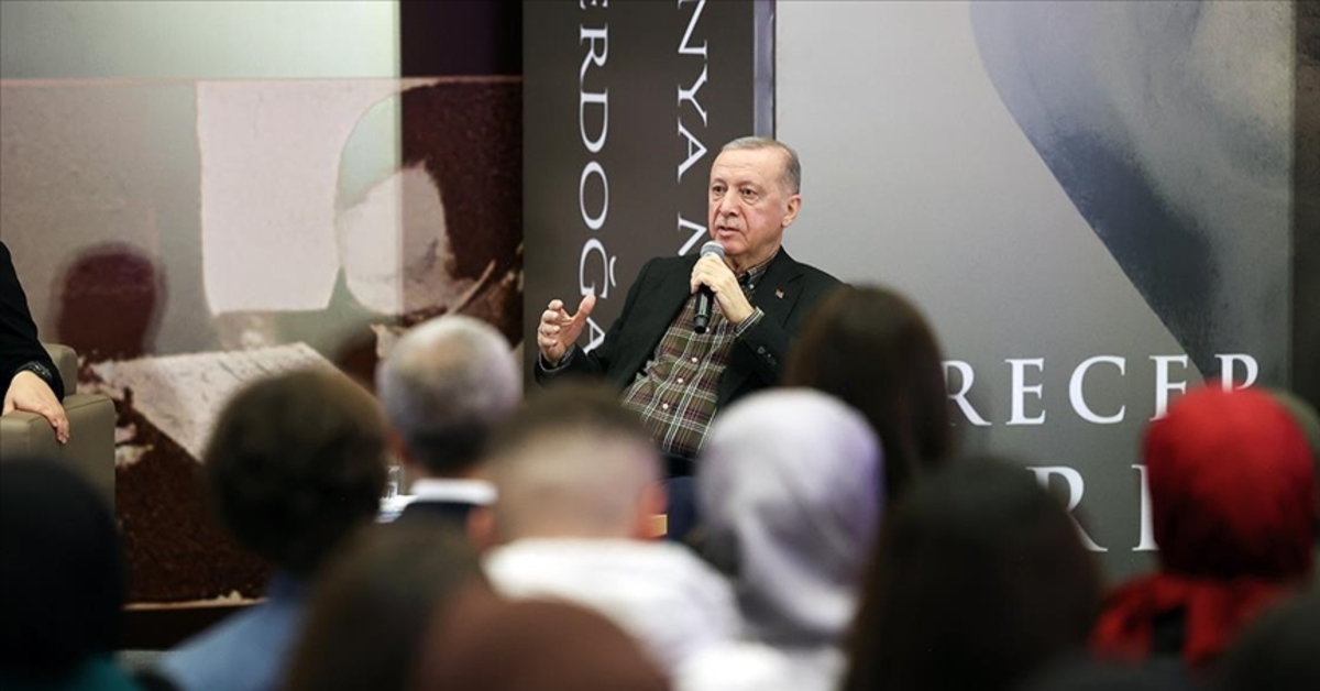 Cumhurbaşkanı Erdoğan: Üniversite öğrencilerine 2025 yılında verilecek burs miktarı 3 bin liraya çıkacak