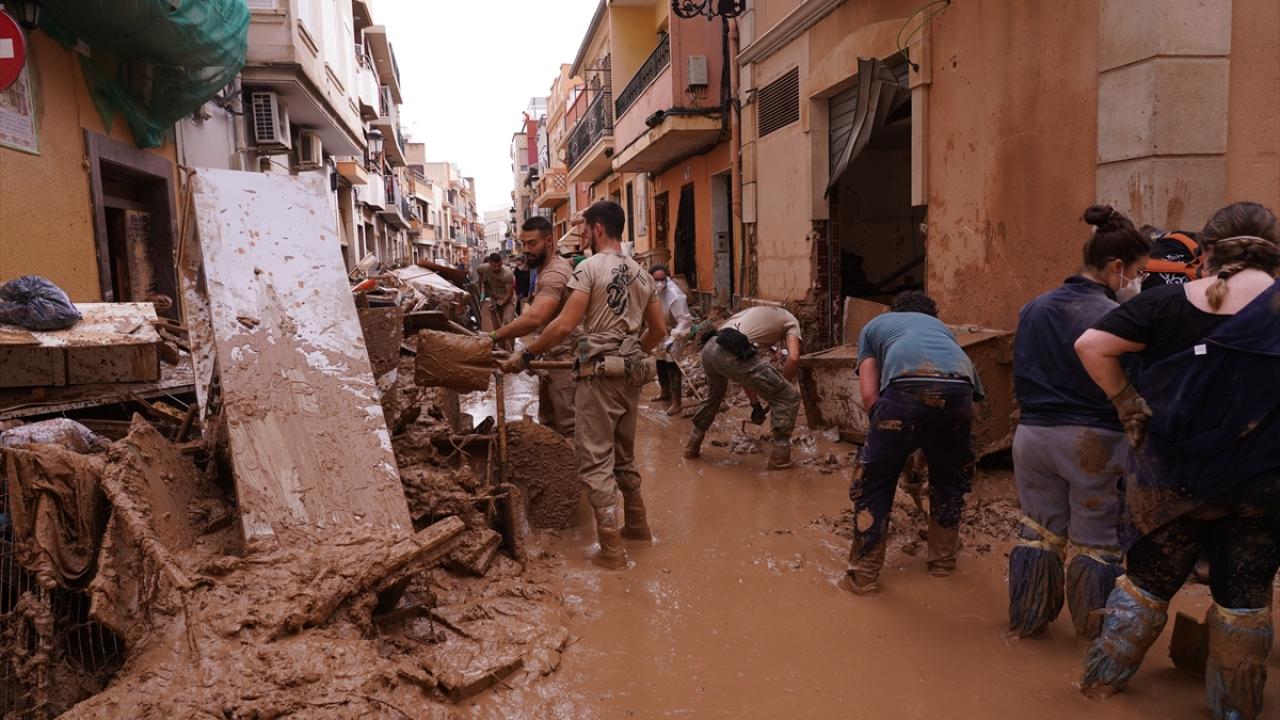 İspanya, şiddetli yağmur ve fırtınaya karşı alarmda